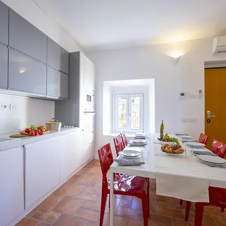 Paradiso Del Lago Cristina Apartment